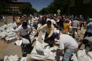 Menendez/DMReg - Iowa City sandbaggers